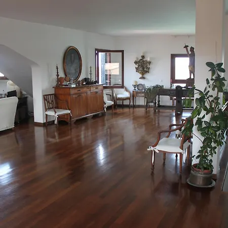 Mimi's Loft Apartman