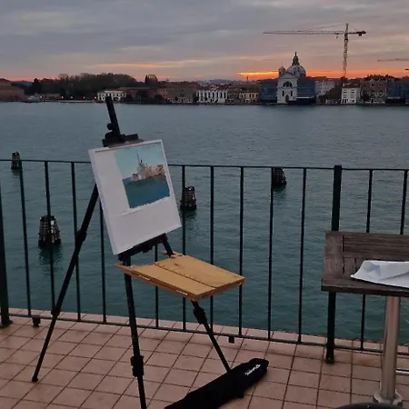 Mimi's Loft * البندقية